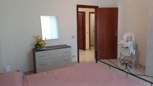 a room with a hair dryer and a mirror at Casa vacanze Sisters in Vatolla