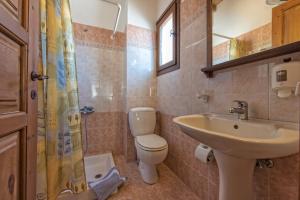 Anemos Studios tesisinde bir banyo