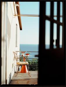 a table and chair on a balcony with the ocean at Casa Pernice in Lavagna