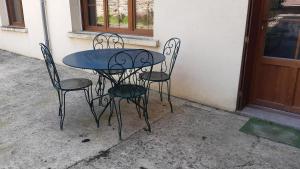 a table and chairs sitting outside of a building at Dépendance du Duesmois in Fontaines-en-Duesmois