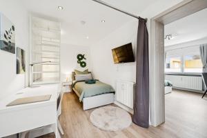 a bedroom with a bed and a desk at Übernachtung an der A2 in Braunschweig +26 photos