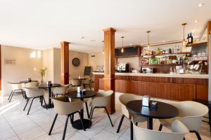 a restaurant with tables and chairs and a bar at Hotel Gardenia Sirmione in Sirmione