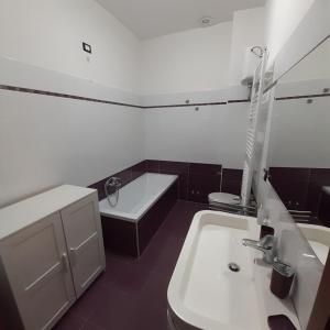 a bathroom with a sink and a tub and a toilet at Angela's house in Sulmona +9 photos