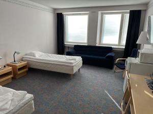 a hotel room with a bed and a couch at Casual Housing Kemi in Kemi