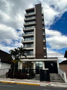 a tall building on the side of a street at RCM Vilas - Apartamento 306 in Joinville