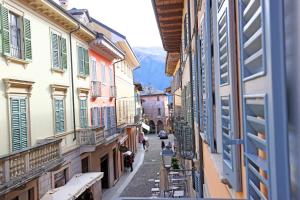 an alley with buildings and people walking down a street at Casa Olaf in Cannobio