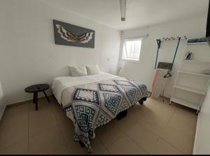 a bedroom with a bed with a butterfly on the wall at STUDiOS RAYON in Morelia