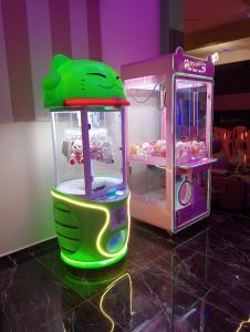a toy fish tank with a jelly fish on top at Sas Tower Hotel in Trincomalee