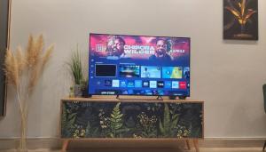 a flat screen tv sitting on top of a stand at Park & Seafront Pescara in Montesilvano