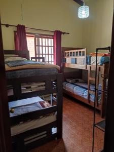 a room with two bunk beds and a window at Gästehaus Samaipata in Samaipata