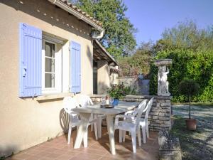 a table and chairs on a patio with a fountain at Holiday Home Le Real by Interhome in Velleron