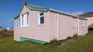a small house on the side of a yard at F12 West View, Riviere Towans in Hayle +7 photos