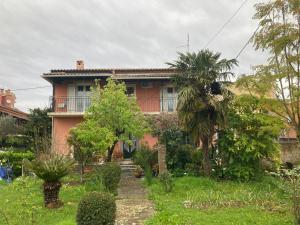 a house with a palm tree in front of it at Olea Garden Home in Kanálion