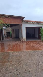 an empty garage with a large brick patio at CASA ANTONIA in Embalse