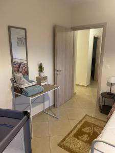 a living room with a table and a mirror at The root loft Trikala in Tríkala