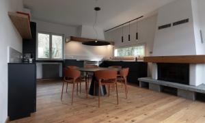 a kitchen and dining room with a table and chairs at La casa del lupo in Colico