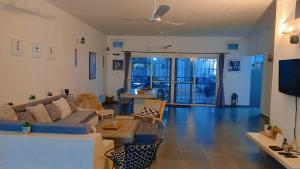 a large living room with a couch and chairs at Villa JAJA Piscine-Climatisation in Poponguine