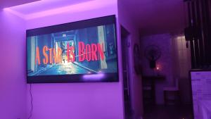 a tv in a purple room with a show on it at Suite hors du temps in Le Castellet