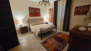 a bedroom with a bed and two lamps and a table at La Francigena in Vetralla