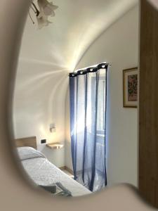 a bedroom with a bed and a window at La Minicasa in Pacentro