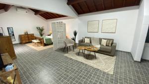 a living room with a couch and a table at ViladaBaleiaBranca in Remédios