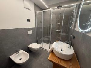 a bathroom with a sink and a shower and a toilet at Al Piz - Dimora Alpina in Pellizzano