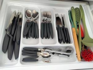 a drawer full of utensils in a refrigerator at Casa Cordelia Mangaratiba Centro in Mangaratiba