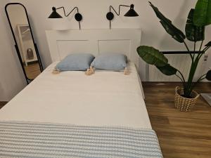 a bedroom with a bed with two teddy bears on it at Casa Gelín Azul in Santillana del Mar