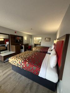 a hotel room with a bed and a bathroom at Econo Lodge Ruther Glen in Ruther Glen