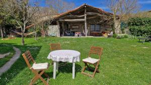 a table and chairs in a yard with a house at Rural house in Villabasil