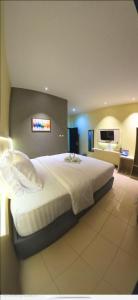 a large bedroom with a large bed in it at Hotel Mario Parepare in Parepare