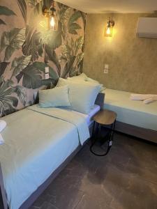 two beds in a room with a wall with plants at Venus Casa in Solt