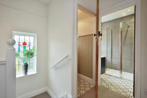 a bathroom with a walk in shower and a window at Spacious Gate 3BR City 5mins Walk Pets Welcome in Hereford +45 photos