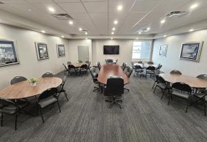 a conference room with tables and chairs in it at Vittoria Hotel & Suites in Niagara Falls +83 photos