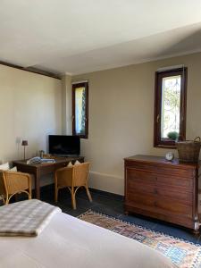 a bedroom with a desk and a bed and a table at New IL RICCIO in Cernobbio