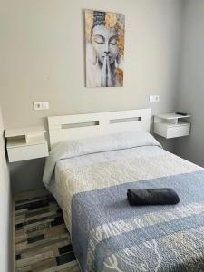 a bedroom with a bed and a painting on the wall at Coalla Rooms Luxe in Lugones +7 photos