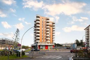 a tall building in the middle of a parking lot at Milano Lux Apartament - Private Indoor Parking in Sesto San Giovanni