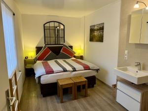 a small bedroom with a bed and a sink at Ferienwohnung Moselblick in Ediger-Eller