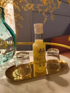 a tray with a bottle of honey and two glasses at Philosofia in Naples