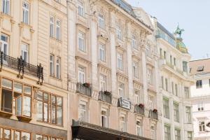 a large building with windows and balconies on it at Boutique Hotel Nossek in Vienna