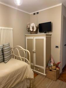 a bedroom with a bed and a tv on top of a cabinet at New IL RICCIO in Cernobbio