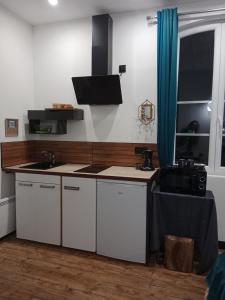 a kitchen with white cabinets and a counter top at Chambre d'hôtes studio proche mer Mers-les-bains in Gamaches +14 photos