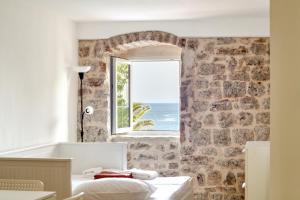 a bedroom with a window with a view of the ocean at SM Beach Residence in Petrovac na Moru