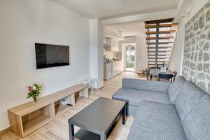 a living room with a blue couch and a table at SM Beach Residence in Petrovac na Moru