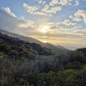 a view of a hill with the sun in the distance at Vivienda Vacacional Miposa in Mocanal