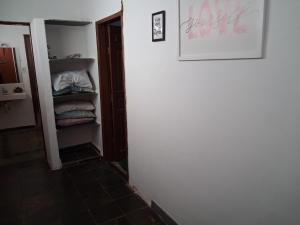 a room with a white wall and a closet with towels at Sítio Limão Cravo in Areias +52 photos