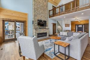 a living room with a couch and a fireplace at Lakefront Private Indoor Pool New in Mountain Lake Park