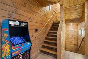 a room with a video game machine in a room at Indoor Pool Hot Tub, Pets Welcome, Arcade Games - Sleeps 14 in Pigeon Forge