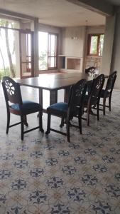 a dining room with a table and four chairs at Pousada Samambaia in Paraty