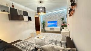 a living room with a couch and a window at Loft@Lounge in Grado-Pineta